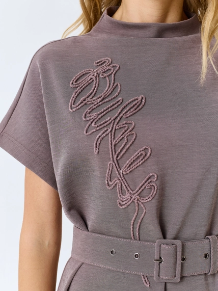 Трикотажное платье с вышивкой