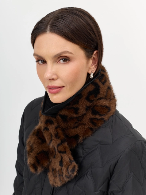 Меховой шарф с анималистичным принтом