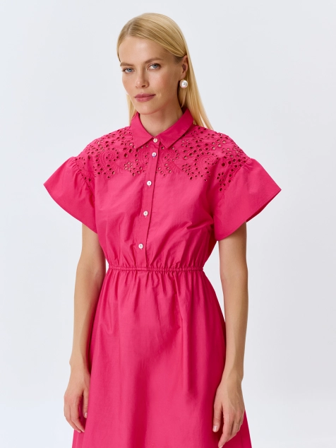 Яркое платье с вышивкой ришелье