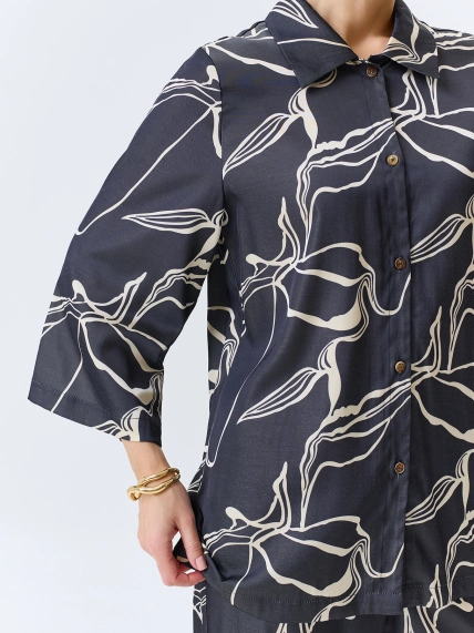 Блузка с абстрактным принтом