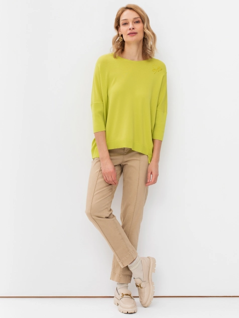 Яркий джемпер с аппликацией из страз