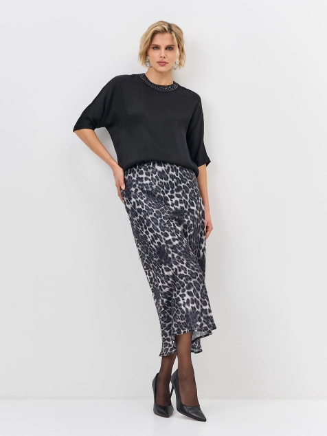 Блузка с декором из страз 