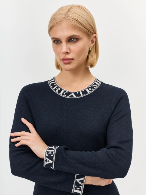 Жаккардовое платье с контрастным декором