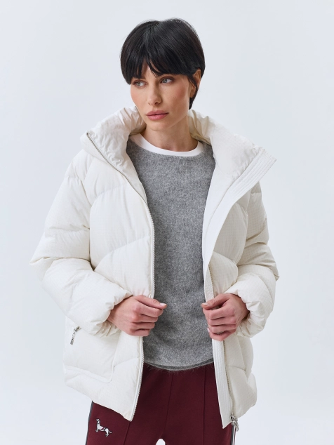 Oversize пуховик с деликатным блеском