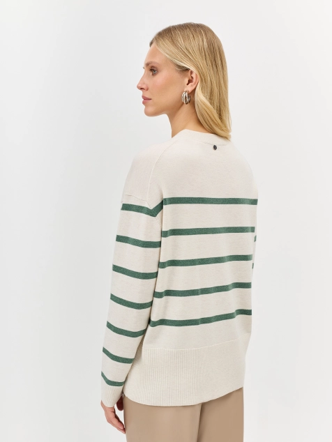Джемпер в яркую полоску
