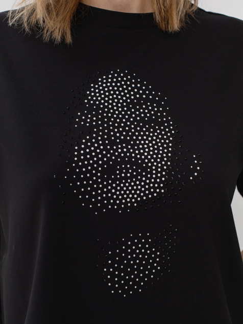 Трикотажная футболка с аппликацией из страз