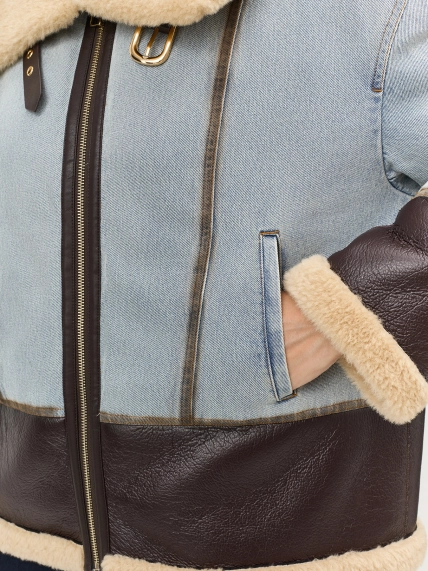 Утепленная джинсовая куртка с меховыми деталями