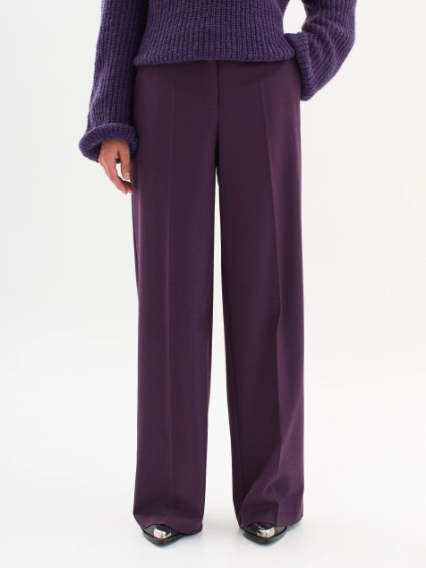 Яркие брюки с мягкими стрелками