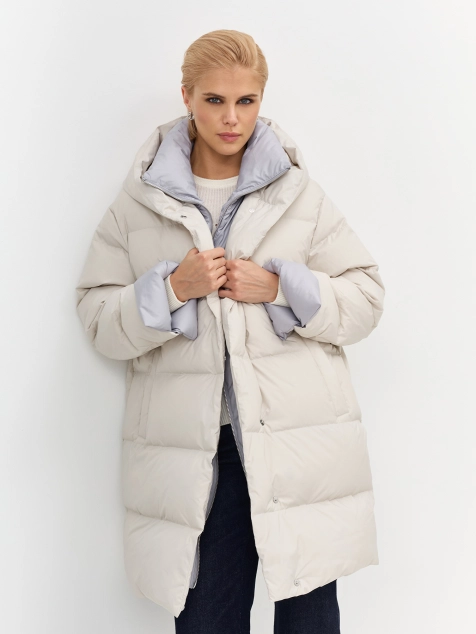 Укороченный пуховик с контрастной отделкой