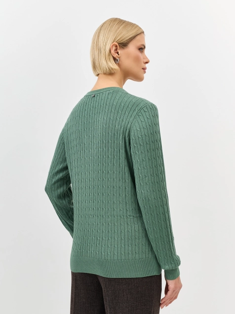 Тонкий джемпер с косами