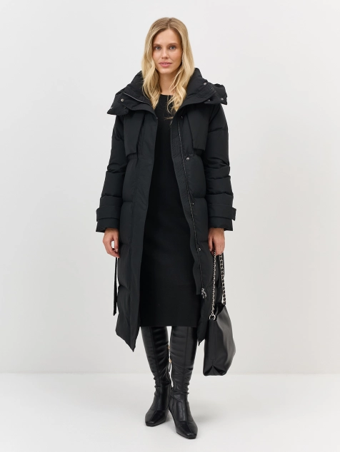 Приталенный пуховик со съемным капюшоном