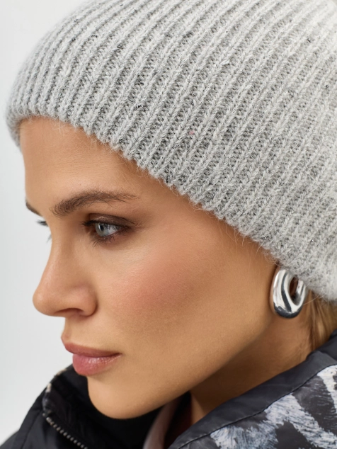 Шапка в мелкий рубчик с люрексом
