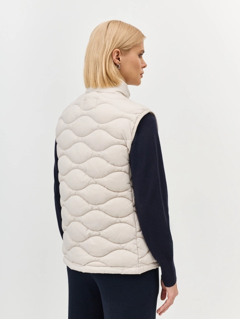 Жилет с фактурной стежкой