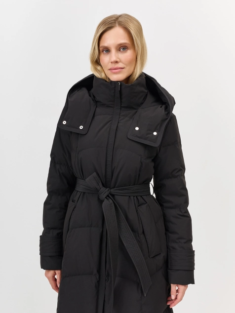 Пальто с акцентным высоким воротником