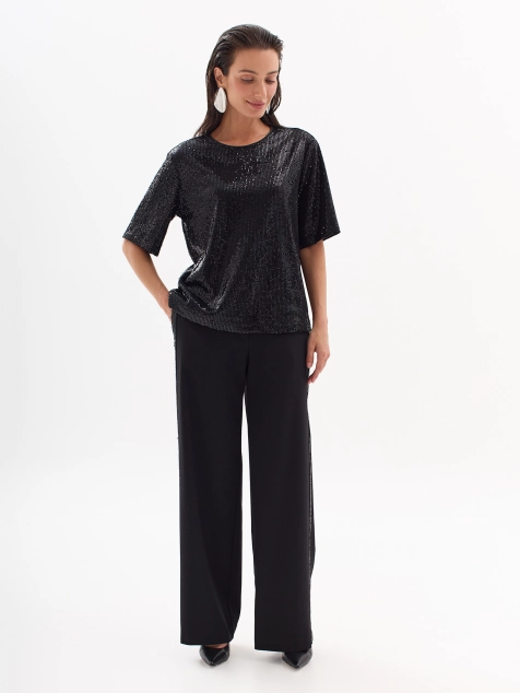 Топ с искрящимися пайетками