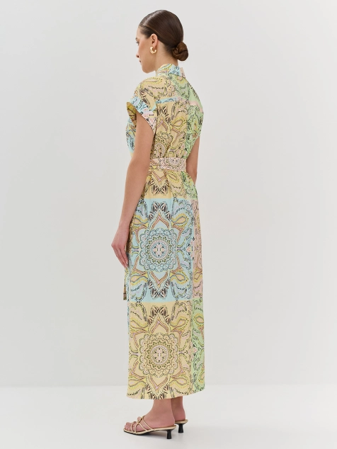 Яркое платье-рубашка с принтом