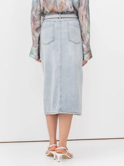 Джинсовая юбка с разрезом и потертостями