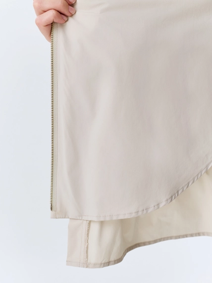 Легкая ветровка с капюшоном