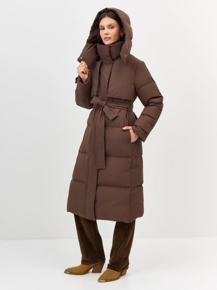 Приталенный пуховик со съемным капюшоном