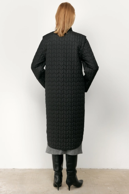 Облегченное стеганое пальто на легком утеплителе 