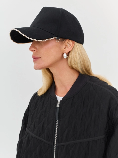 Кепка с декором из страз