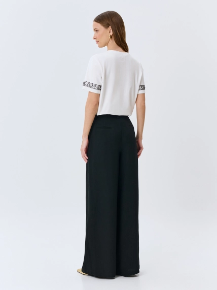 Брюки с кокеткой и складками