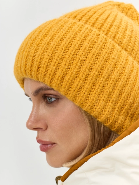 Базовая шапка бини в рубчик