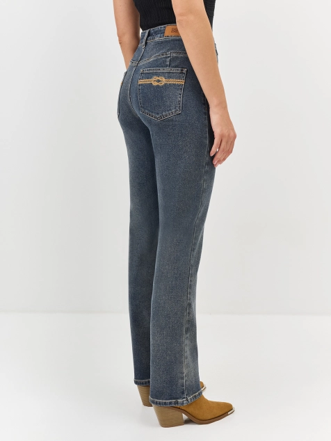 Прямые джинсы с крученой вышивкой