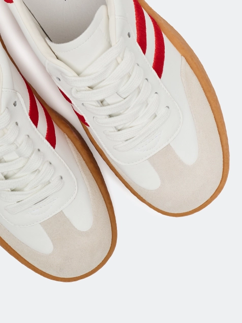 Кеды из натуральной кожи с яркими деталями