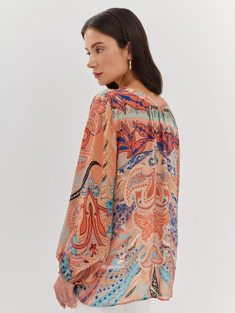 Яркая блузка с принтом в стиле ''Бохо"