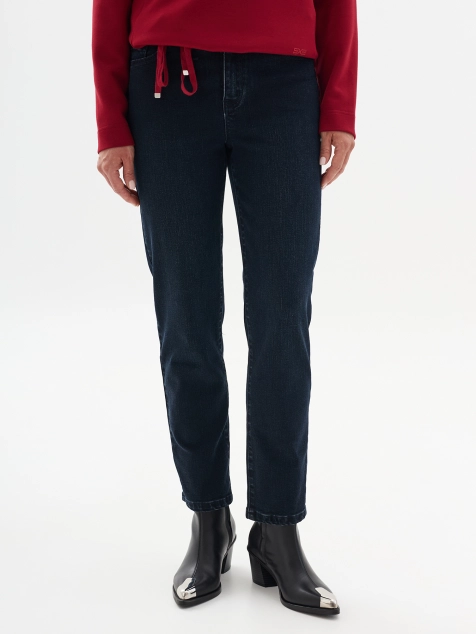 Джинсы с декоративными стразами на карманах