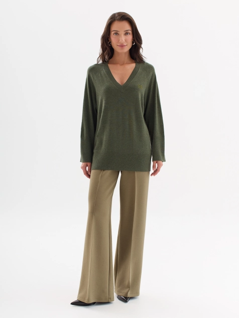 Джемпер с V-образным вырезом