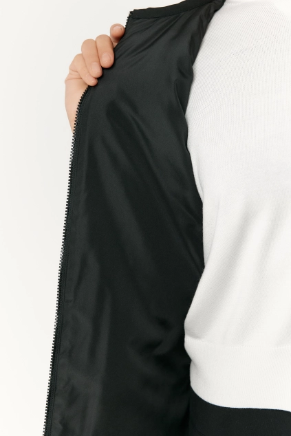 Удлиненный стеганный жилет с поясом