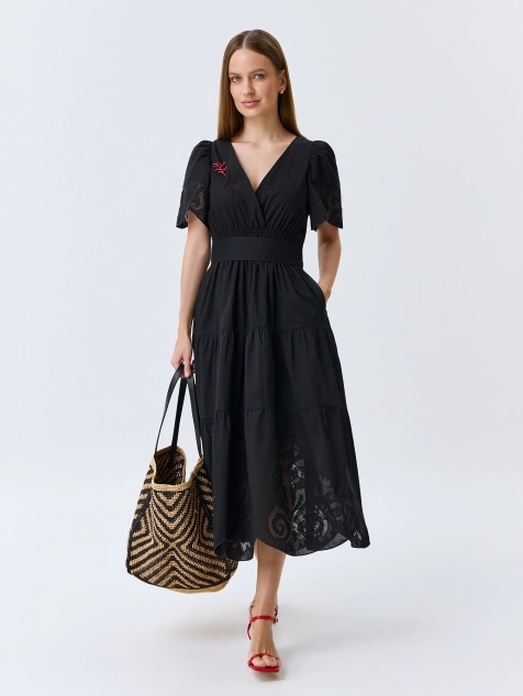 Платье с ажурной вышивкой