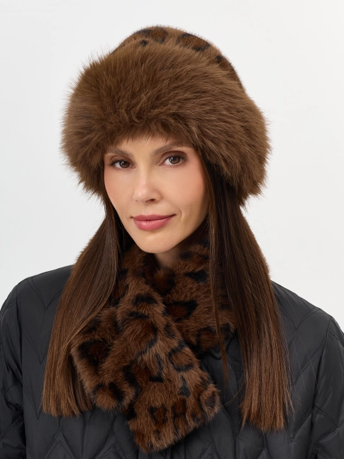 Меховая шапка с опушкой