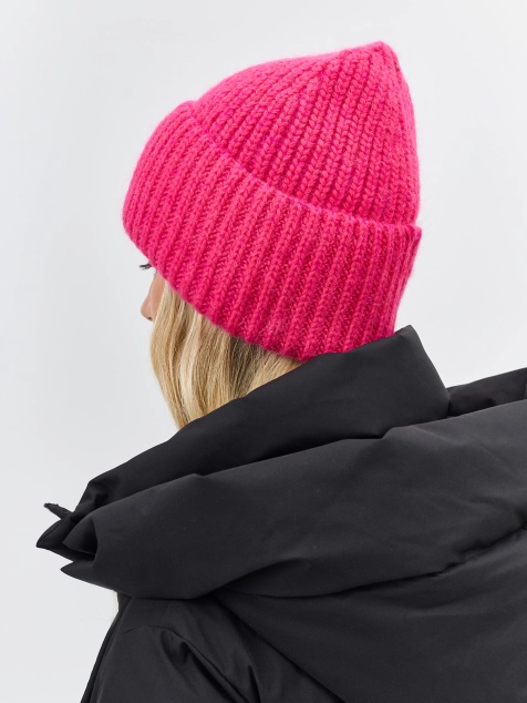 Базовая шапка бини в рубчик