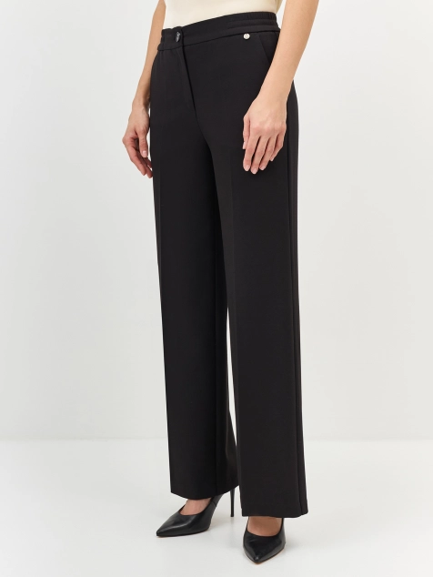 Широкие брюки с мягкими стрелками