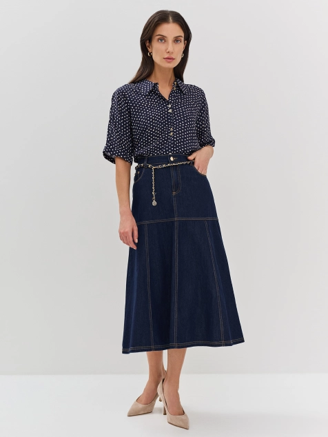 Джинсовая юбка-миди с акцентным поясом-цепью