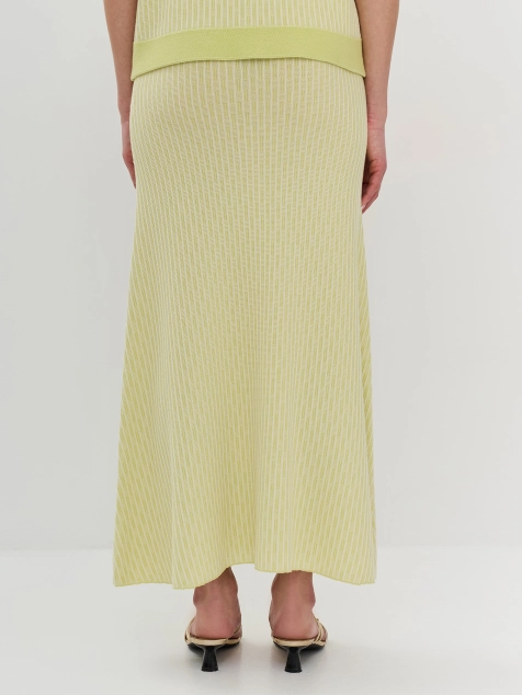 Вязаная юбка-миди в тонкую полоску