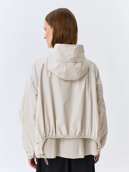 Легкая ветровка с капюшоном