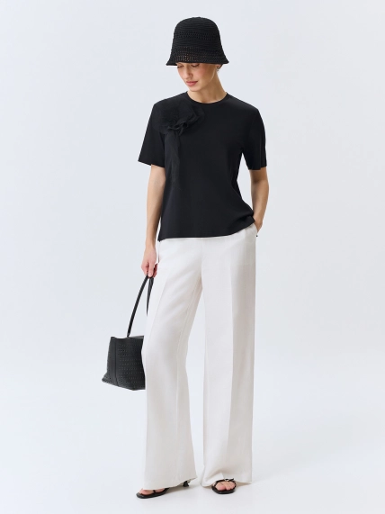 Футболка с объемной аппликацией