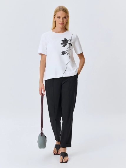 Футболка с контрастными мерцающими стразами