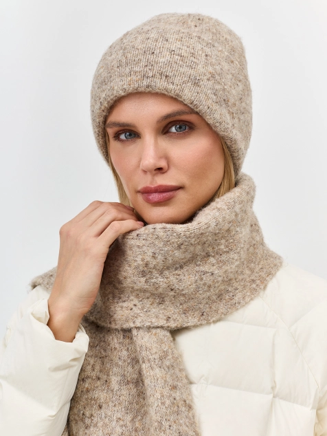 Укороченная шапка с шерстью