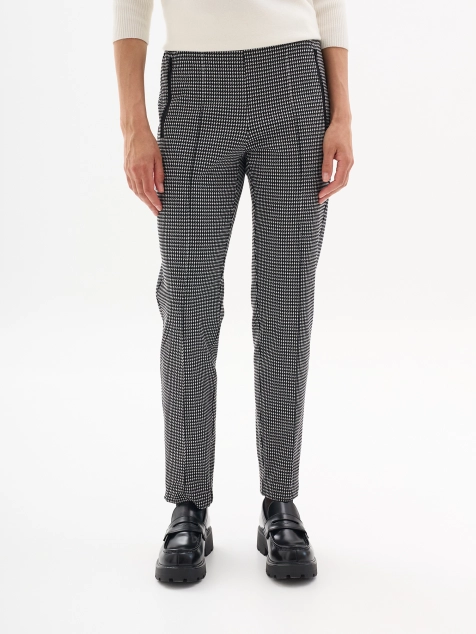 Зауженные брюки в мелкую клетку