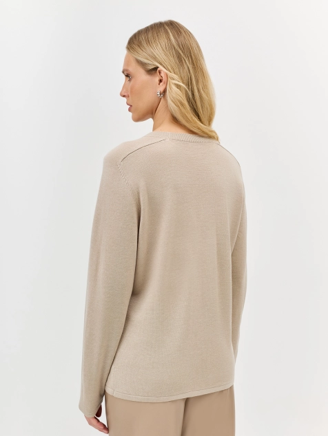 Джемпер с объёмной вышивкой