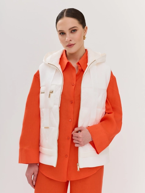 Стеганый жилет с капюшоном