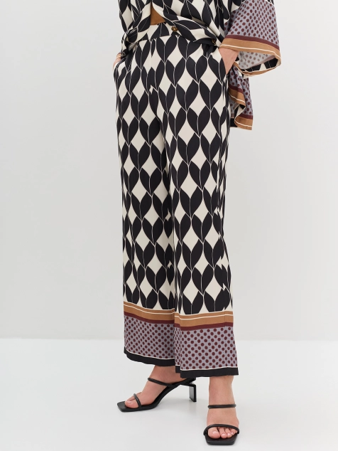 Брюки из вискозы с графичным принтом