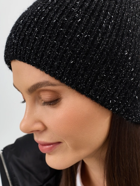 Шапка в мелкий рубчик с люрексом
