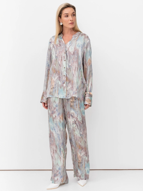 Блузка из вискозы с абстрактным принтом