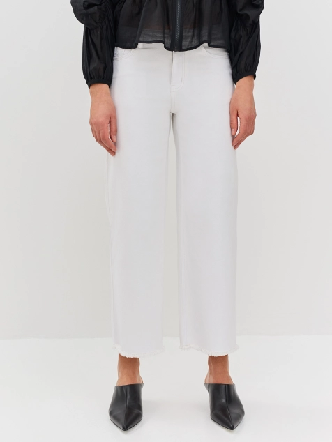 Белые джинсы-кюлоты из мягкого денима